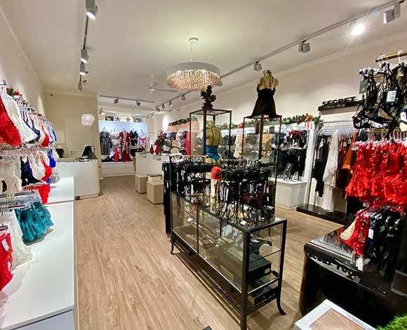 Verkaufsraum vom Körpernah-Store Wilmersdorf "Für eklusiven Marken".