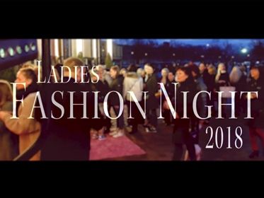 Gäste vor der Metropolishalle Ladies Fashion Night 2018 in Potsdam.