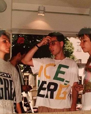 Caroline Kratzsch mit Freunden bei Renovierungsarbeiten in der Körpernah-Filiale Schöneberg.